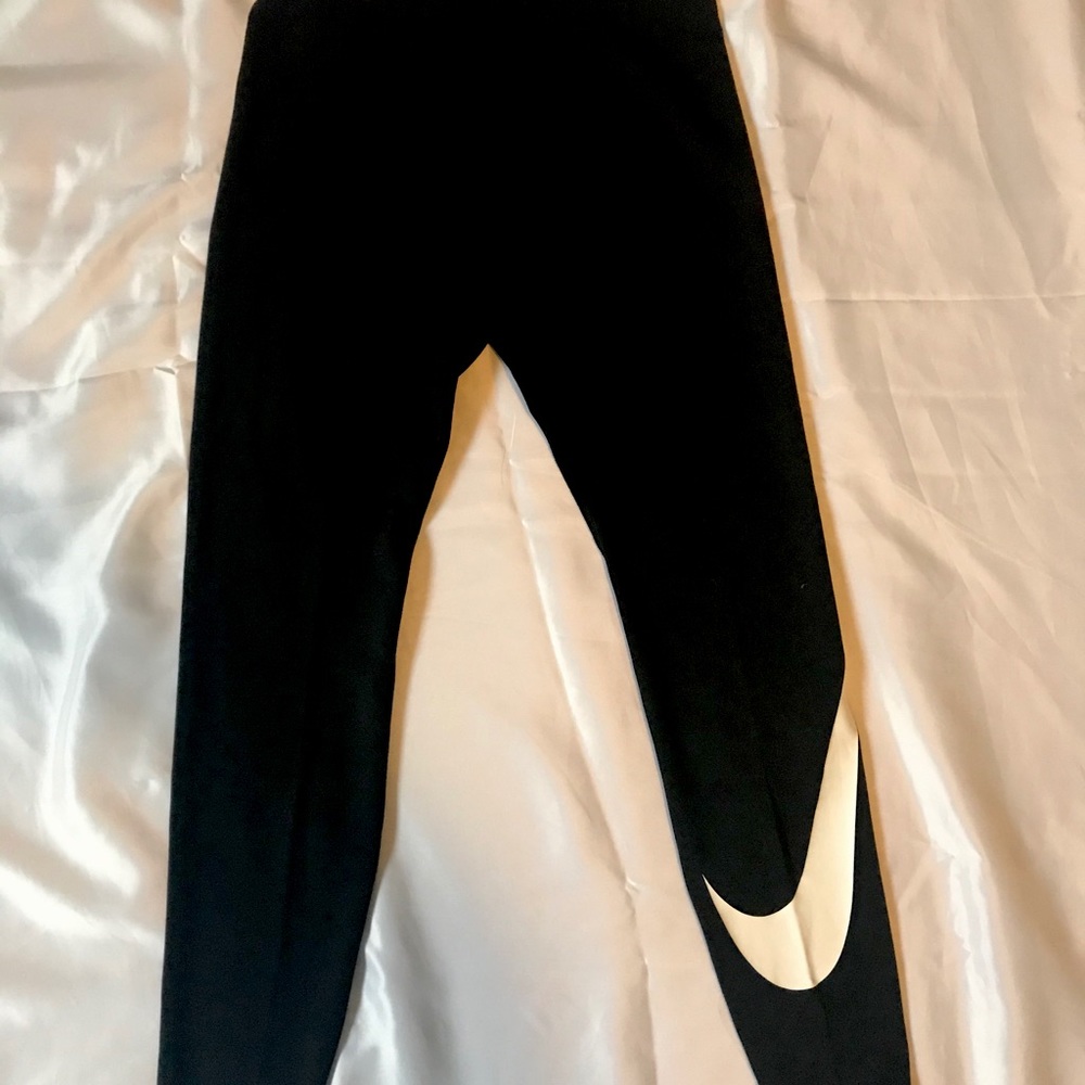 Women’s Nike leggings.